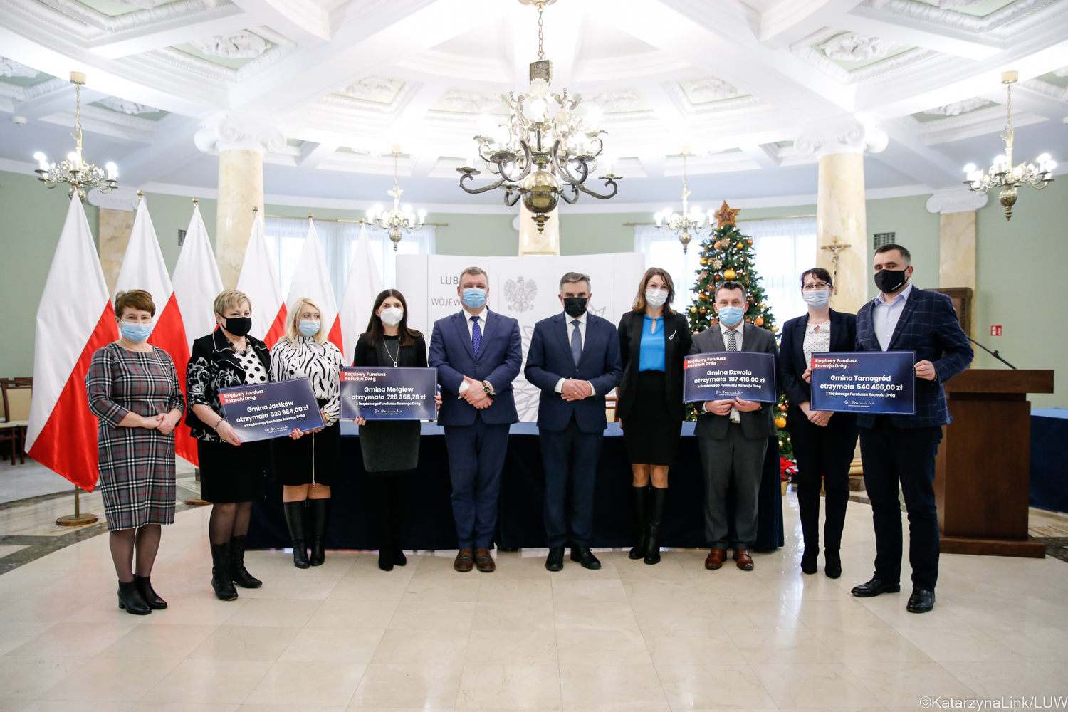 7a99bbb3 d737 4e25 bf2c 2f671056a827