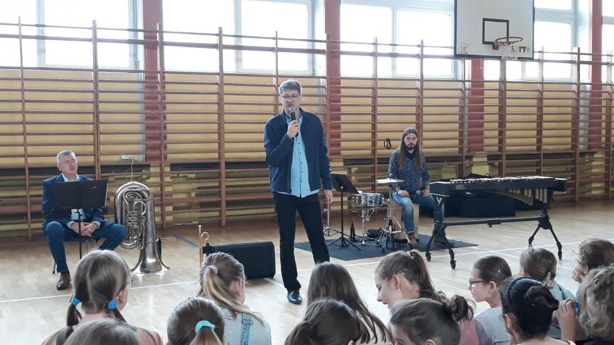 56a6f72c 5161 49bf 8ba3 e71e2ffc8a3b