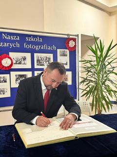 Mini f4c4c8a1 eabd 4078 bfba db15a073341e