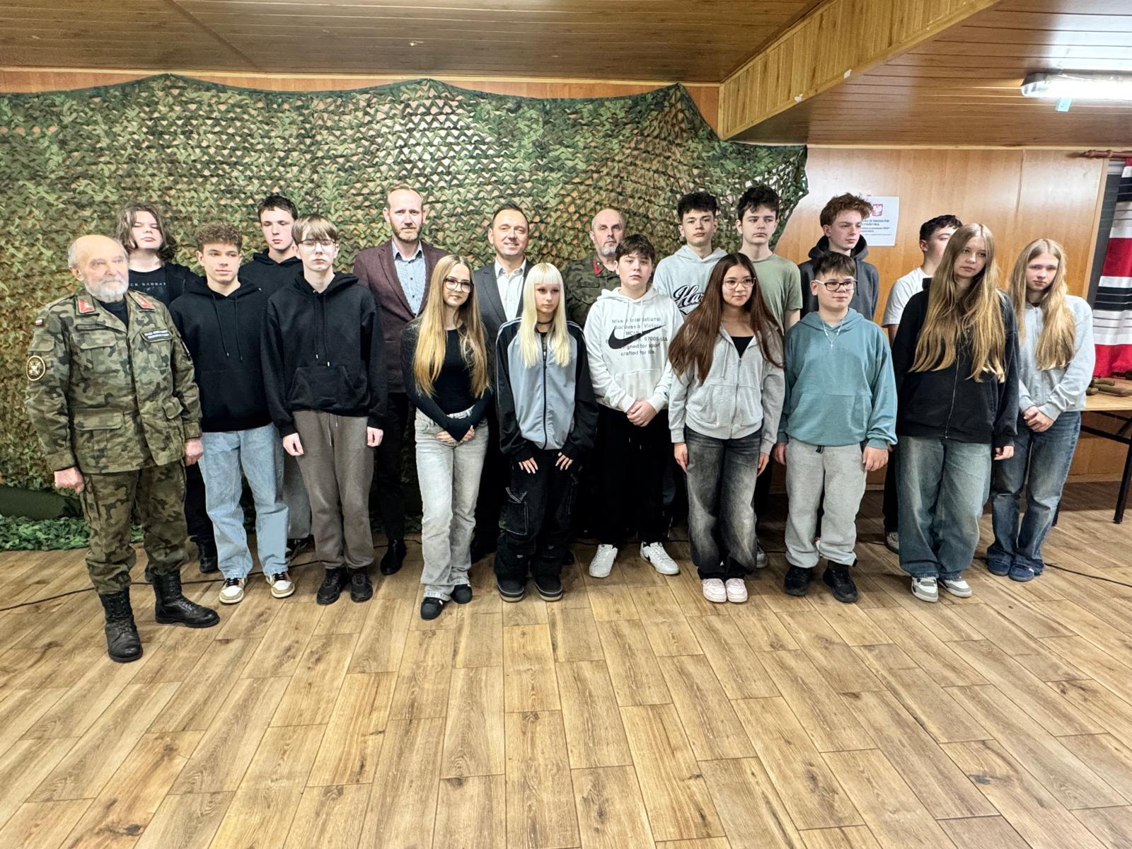 Projekt „Celny Strzał w Bezpieczeństwo – Szkolenie Strzeleckie dla Młodzieży”